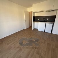 Studio nu à louer