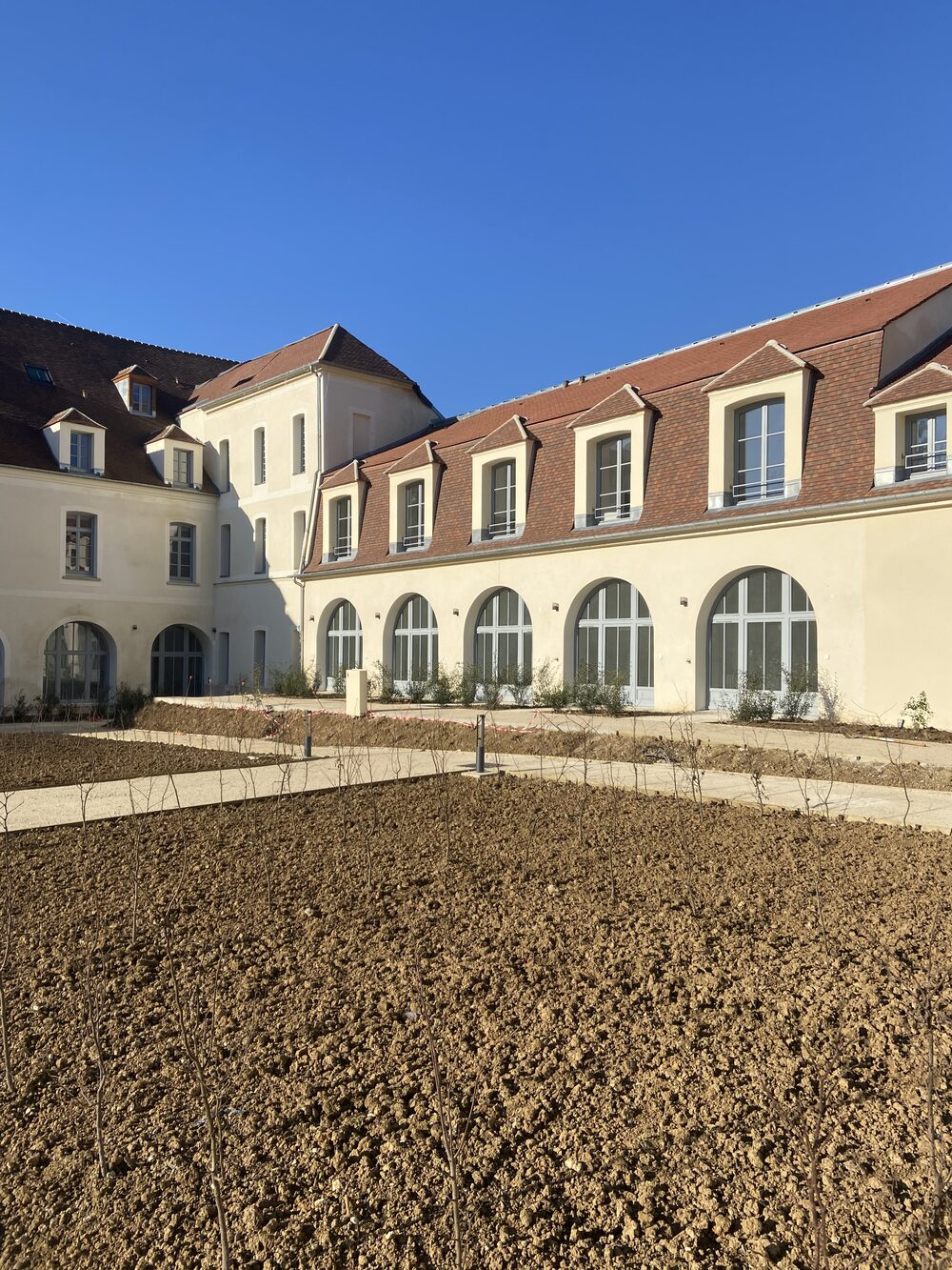 Studio nu à louer