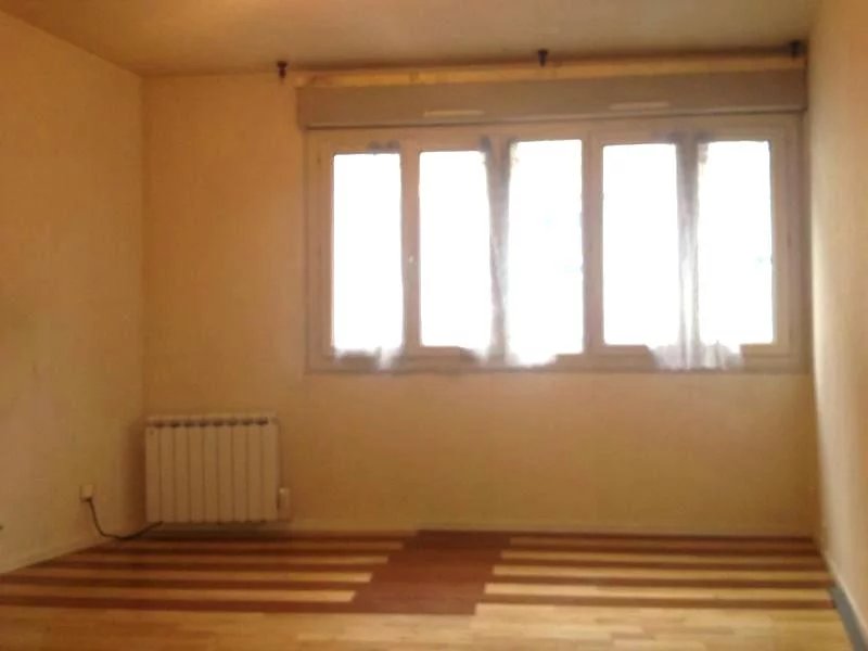 Studio nu à louer