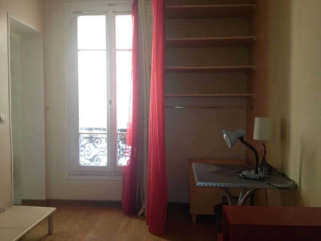Studio nu à louer