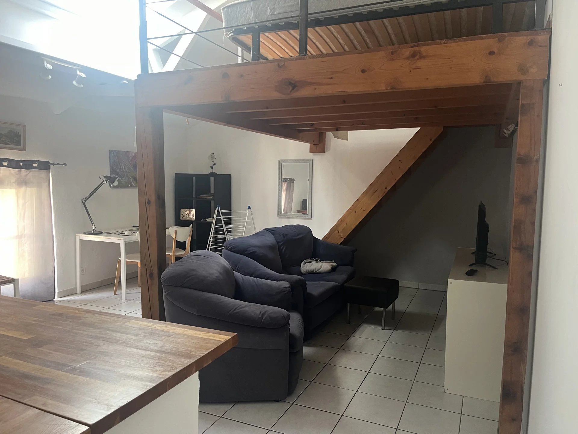 Studio nu à louer