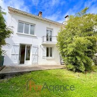 MAISON DE VILLE 300 M DU MARCHE ET 450 M DE LA PLAGE