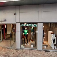 Rare, grande surface de vente ( 160m2) en zone commerciale numér