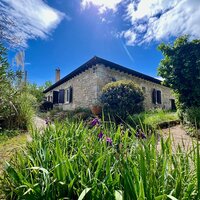 A PUJOLS, maison à vendre d'environ 150 m² en pierres de taille 