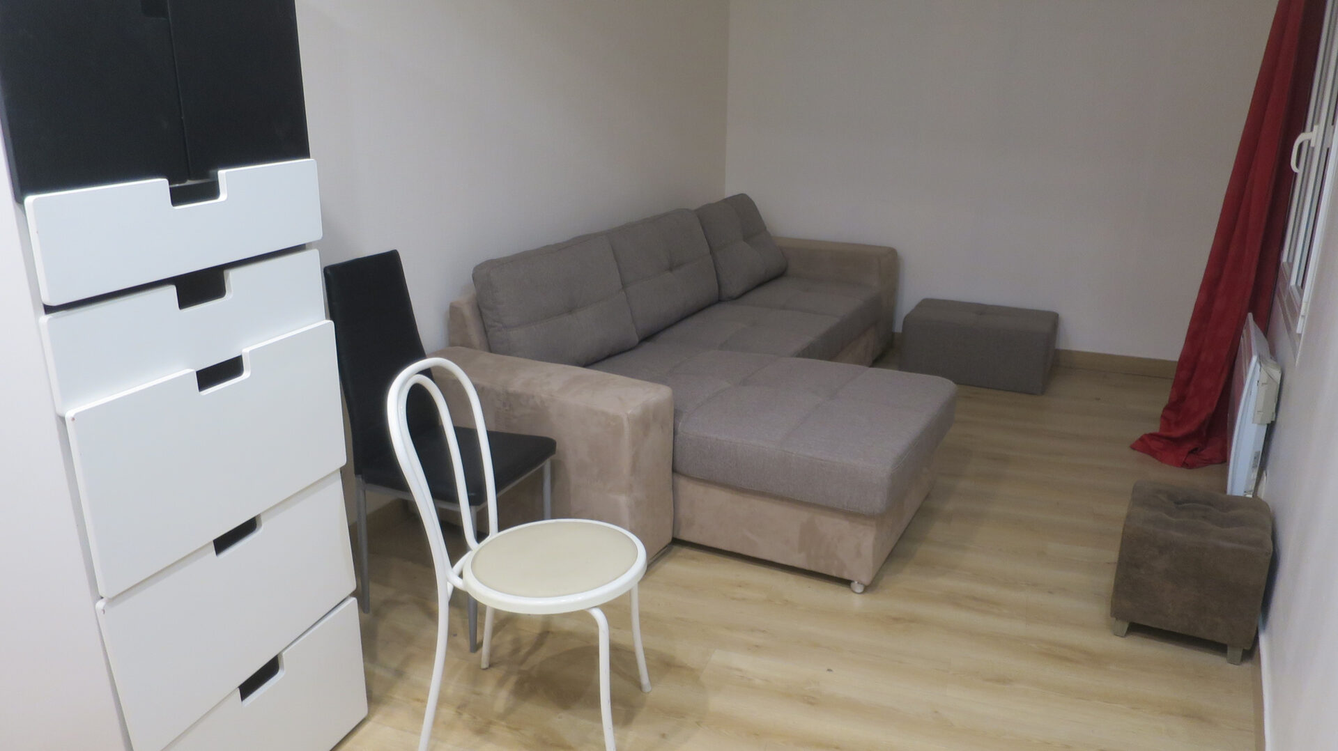 Studio nu à louer