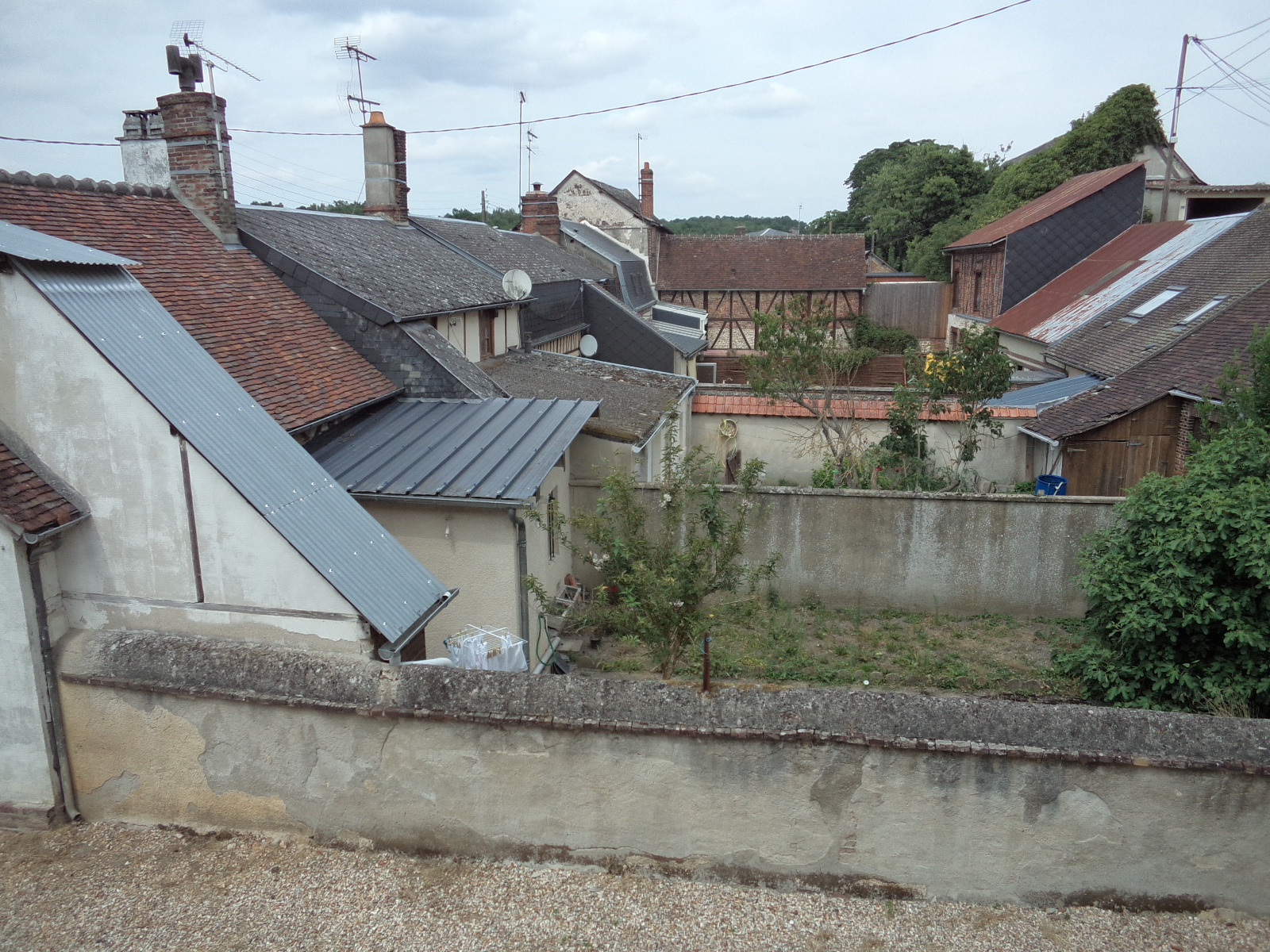 Studio nu à louer