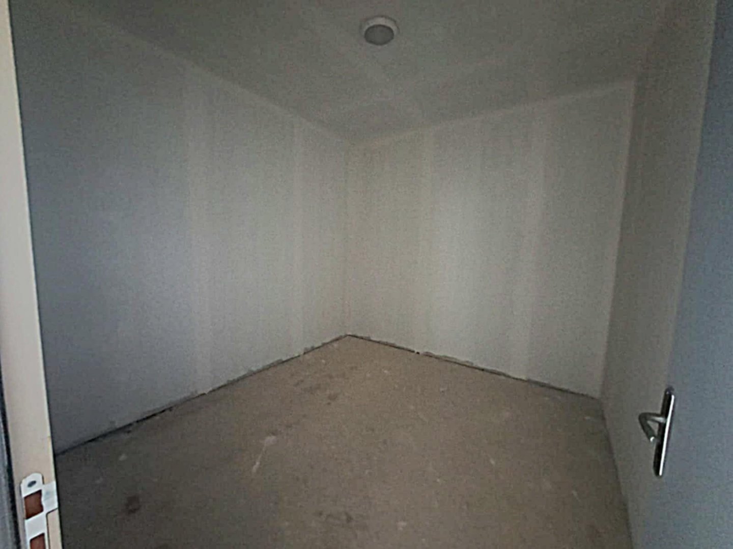 Studio nu à louer