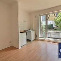 Studio lumineux avec balcon - Quartier résidentiel Bagnolet (93170)