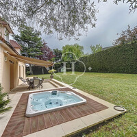 Aigremont - Belle maison 8 Pi�ces de 168 M� avec jardin