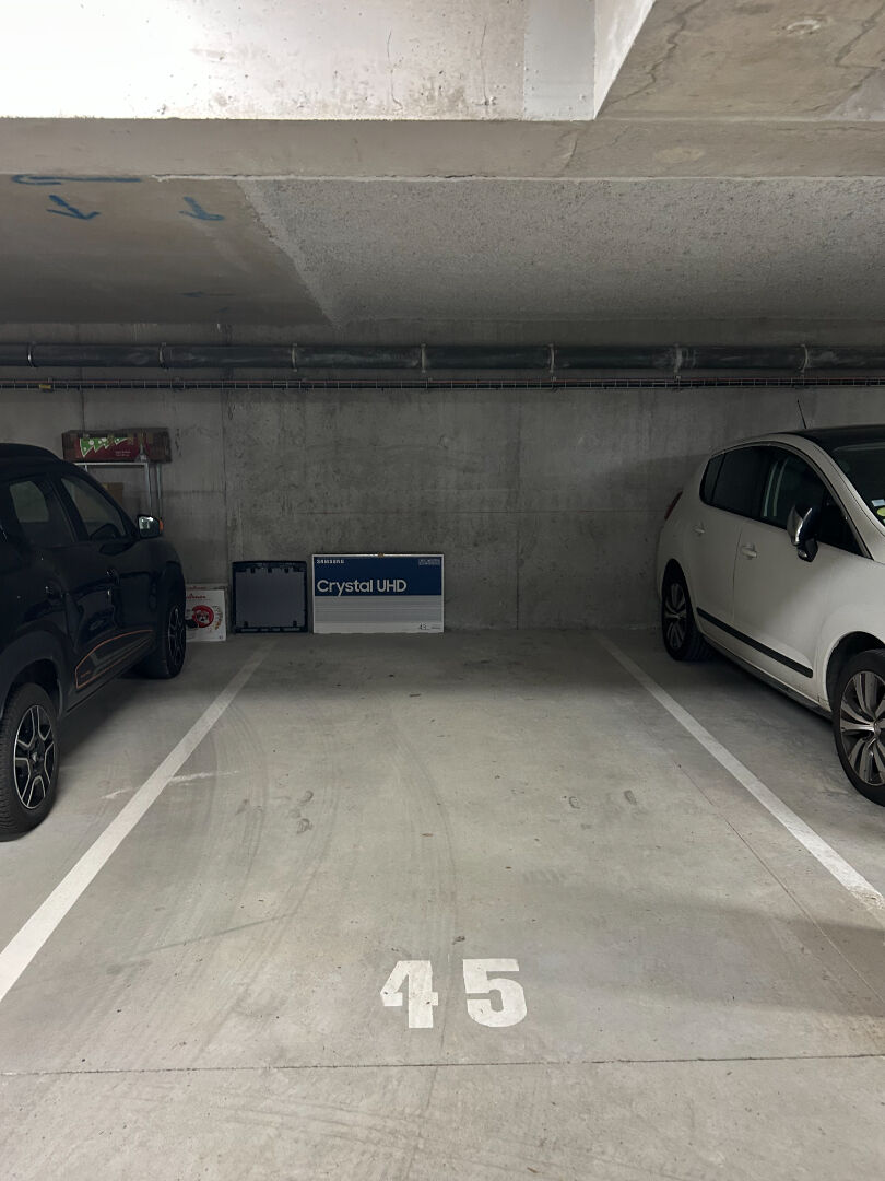 nu à louer