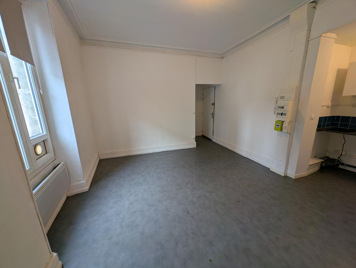 Studio nu à louer