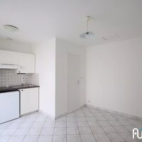 À louer – Joli studio entièrement rénové avec terrasse en face