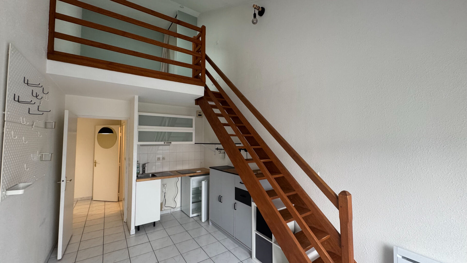 Studio nu à louer