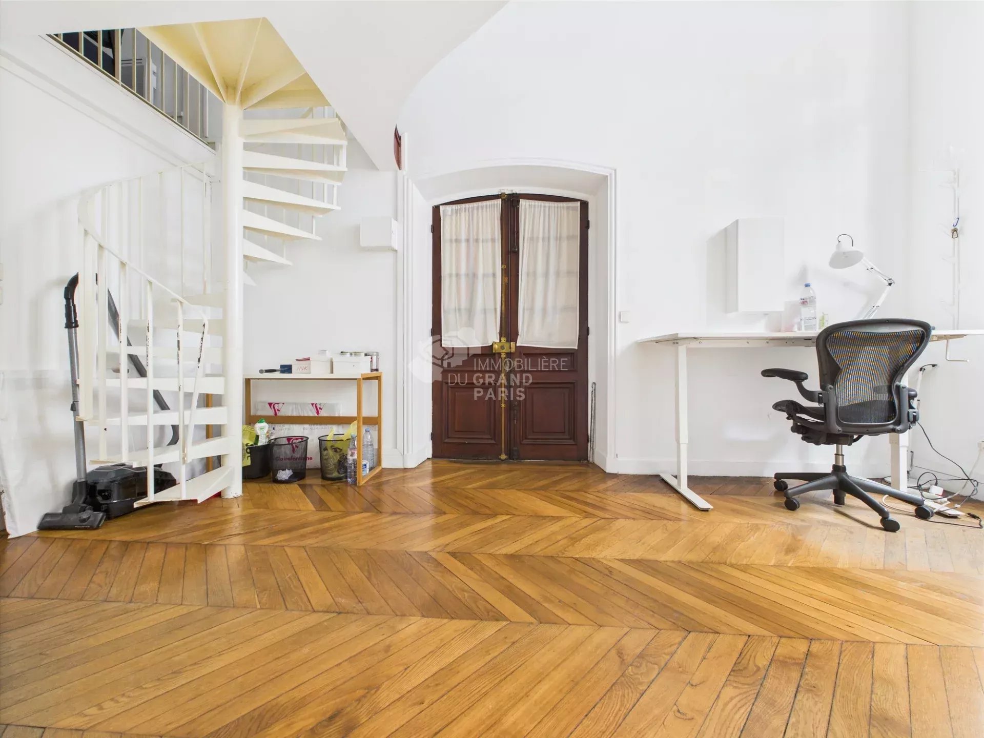 Studio nu à louer
