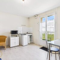 Joli studio MEUBLE proche de l'UTT.