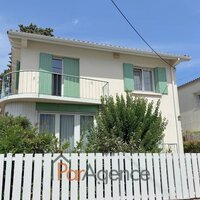 400 M PLAGE DE FONCILLON MAISON DE VILLE 5PP AVEC GARAGE