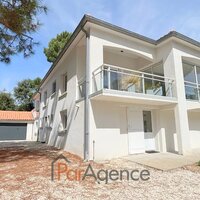 MAISON FAMILIALE 8 PIECES 220 M2 500 M PLAGE