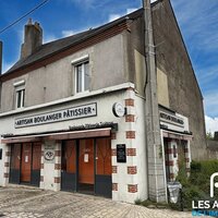 Top emplacement murs local commercial avec logement de fonction