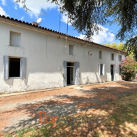 MAISON CHARENTAISE 375 M2 AVEC DEPENDANCES 