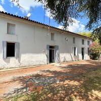 MAISON CHARENTAISE 375 M2 AVEC DEPENDANCES