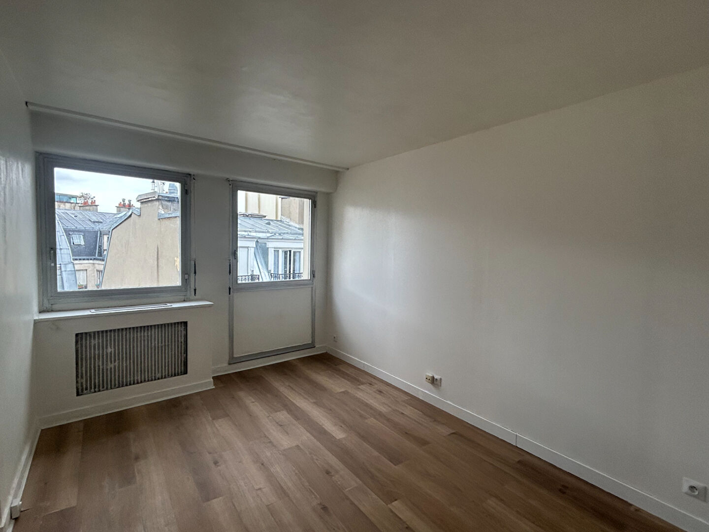 Studio nu à louer