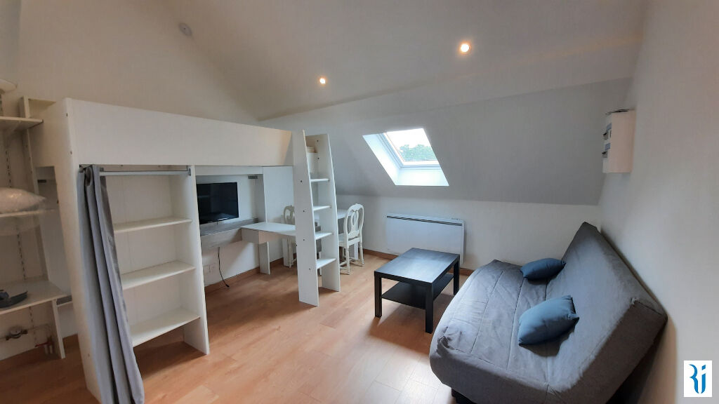 Studio nu à louer