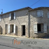 Maison charentaise comportant 4 appartements 9 pièces 169 m2