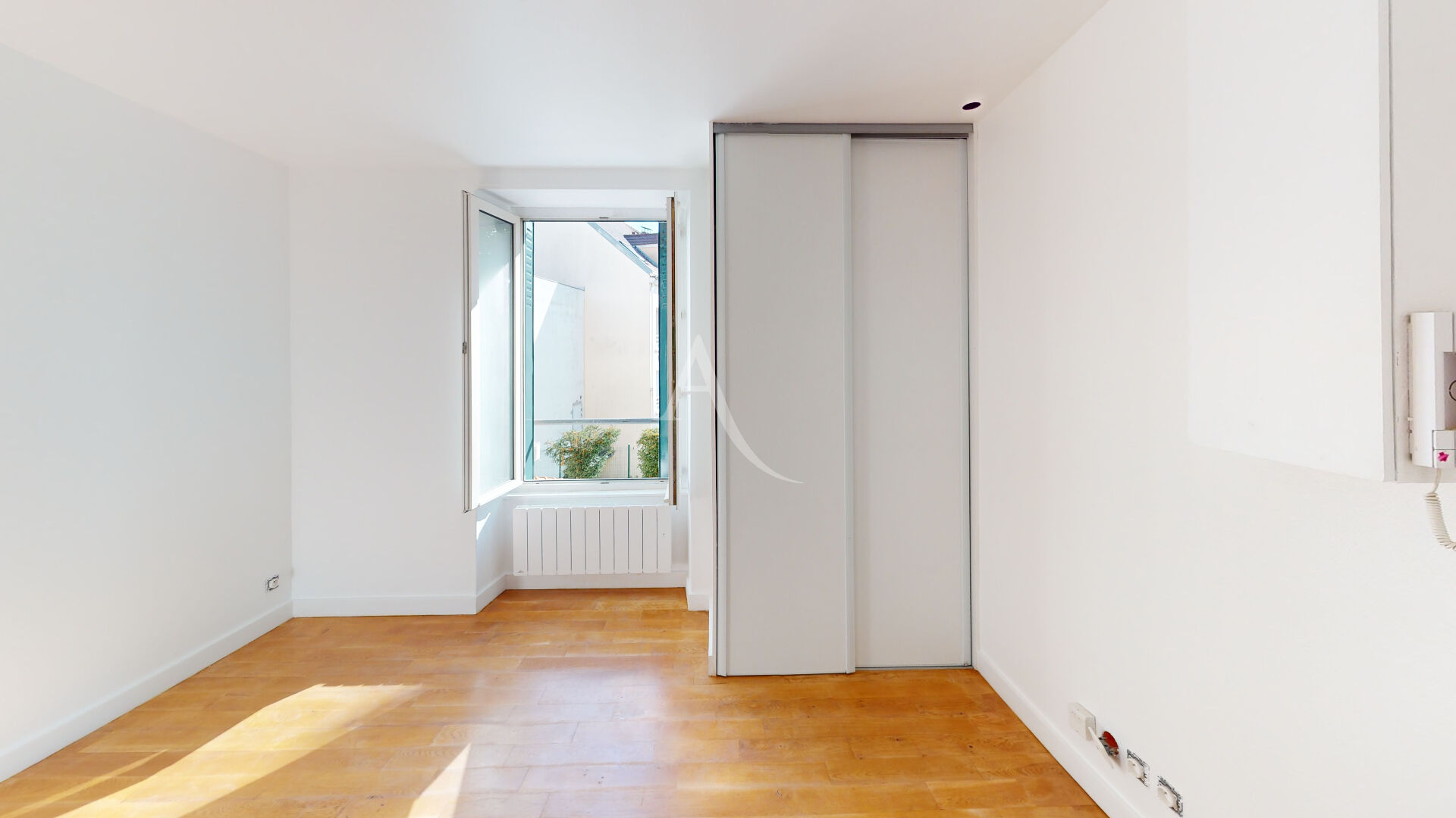 Studio nu à louer