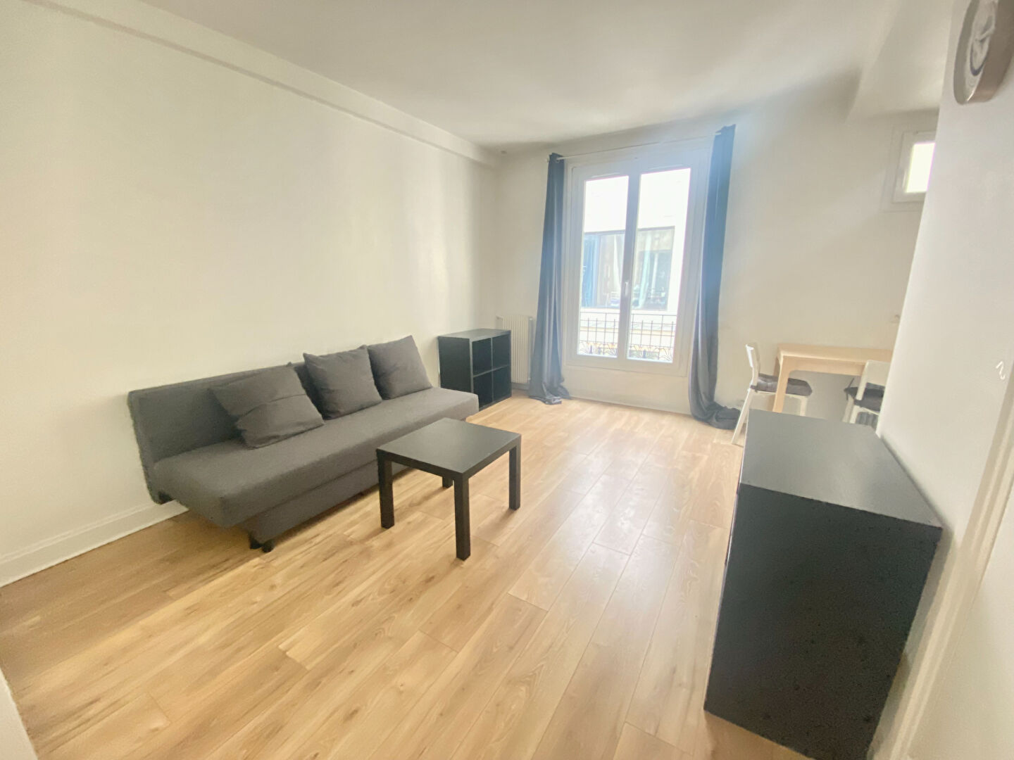 Studio nu à louer