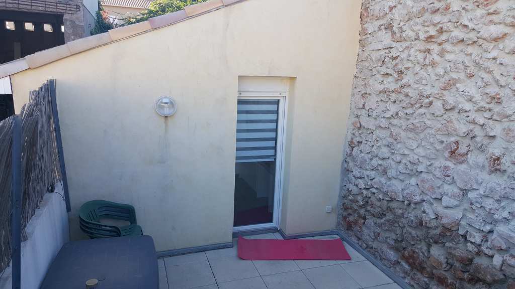 Studio nu à louer
