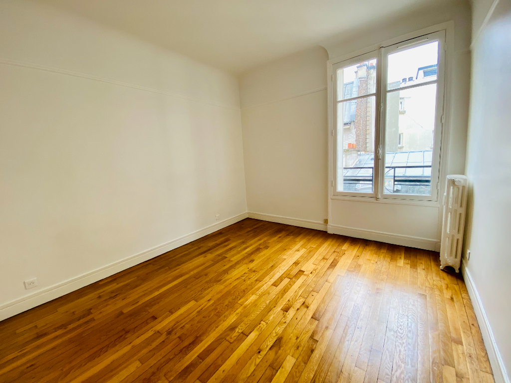 Studio nu à louer