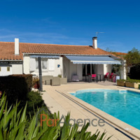 MAISON PLAIN-PIED TERRAIN 1259 M2 PISCINE