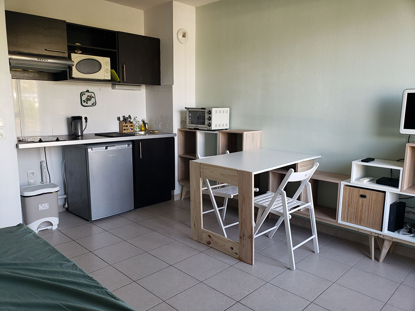 Studio nu à louer