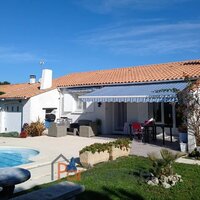 MAISON PLAIN-PIED TERRAIN 1259 M2 PISCINE