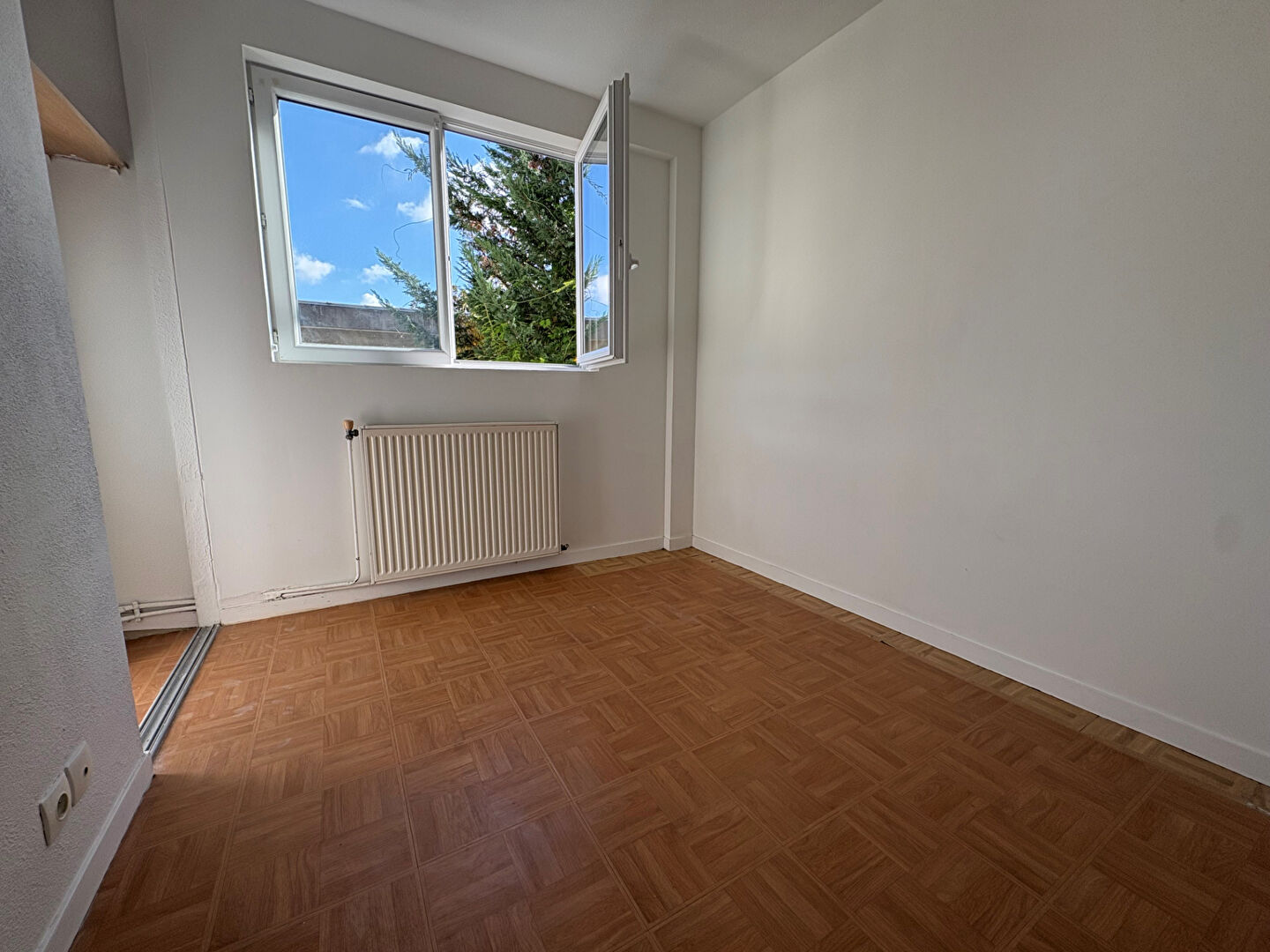 Studio nu à louer