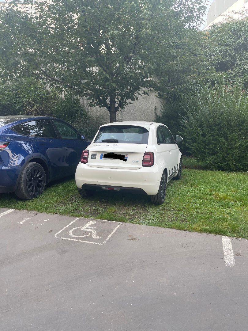 nu à louer