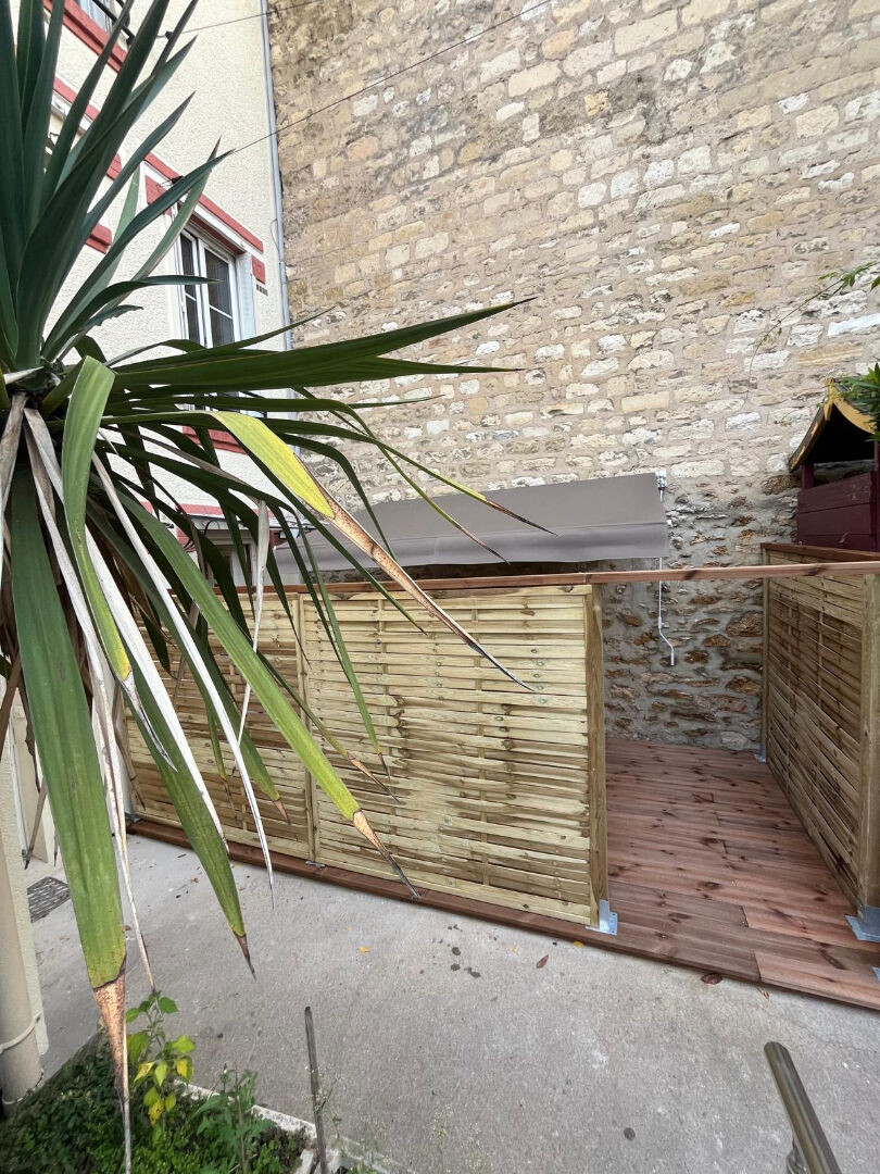 Studio nu à louer