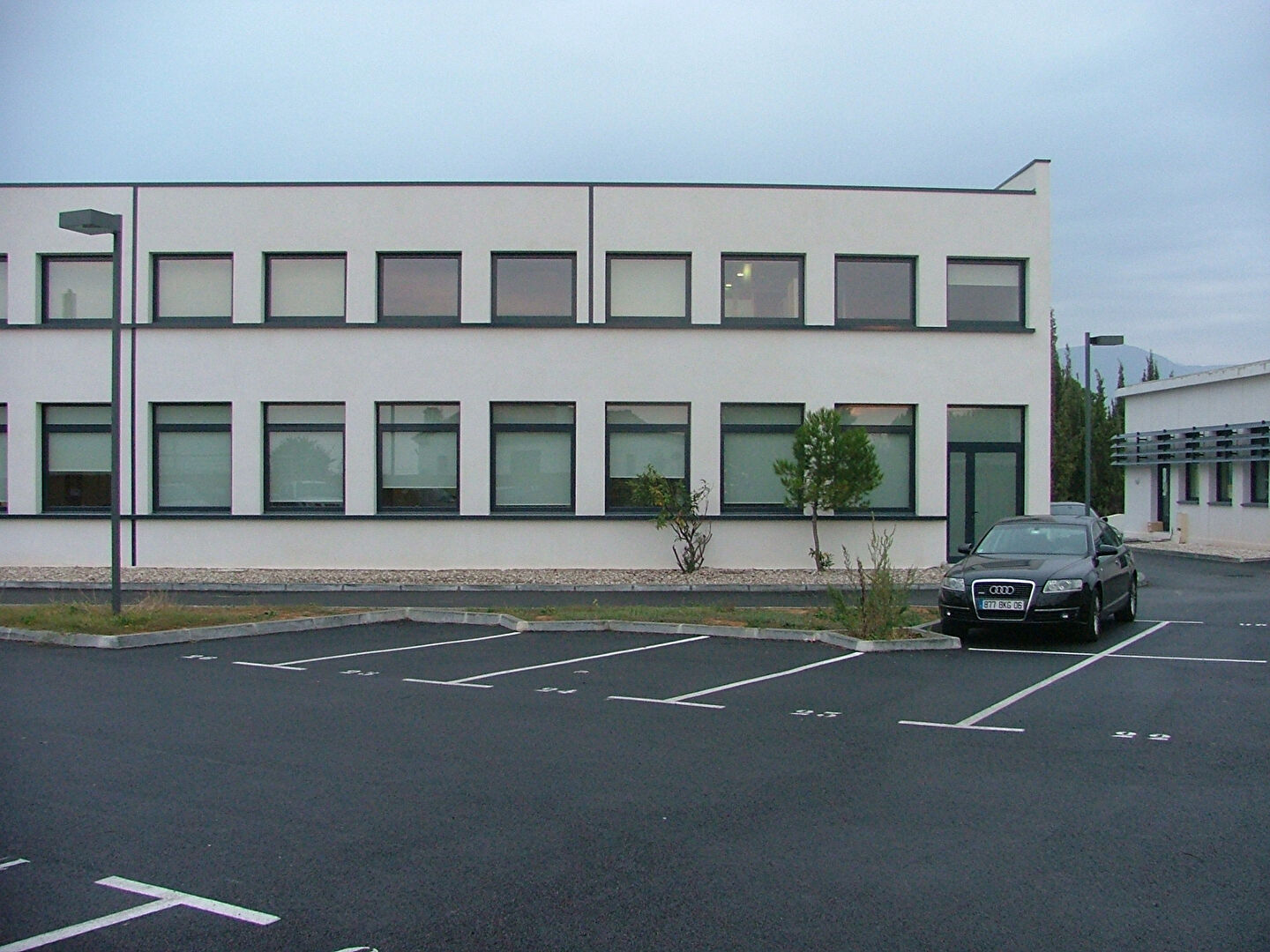 Studio nu à louer