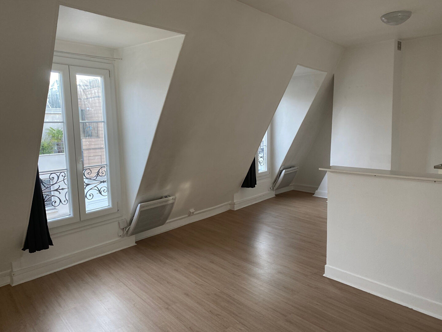 Studio nu à louer
