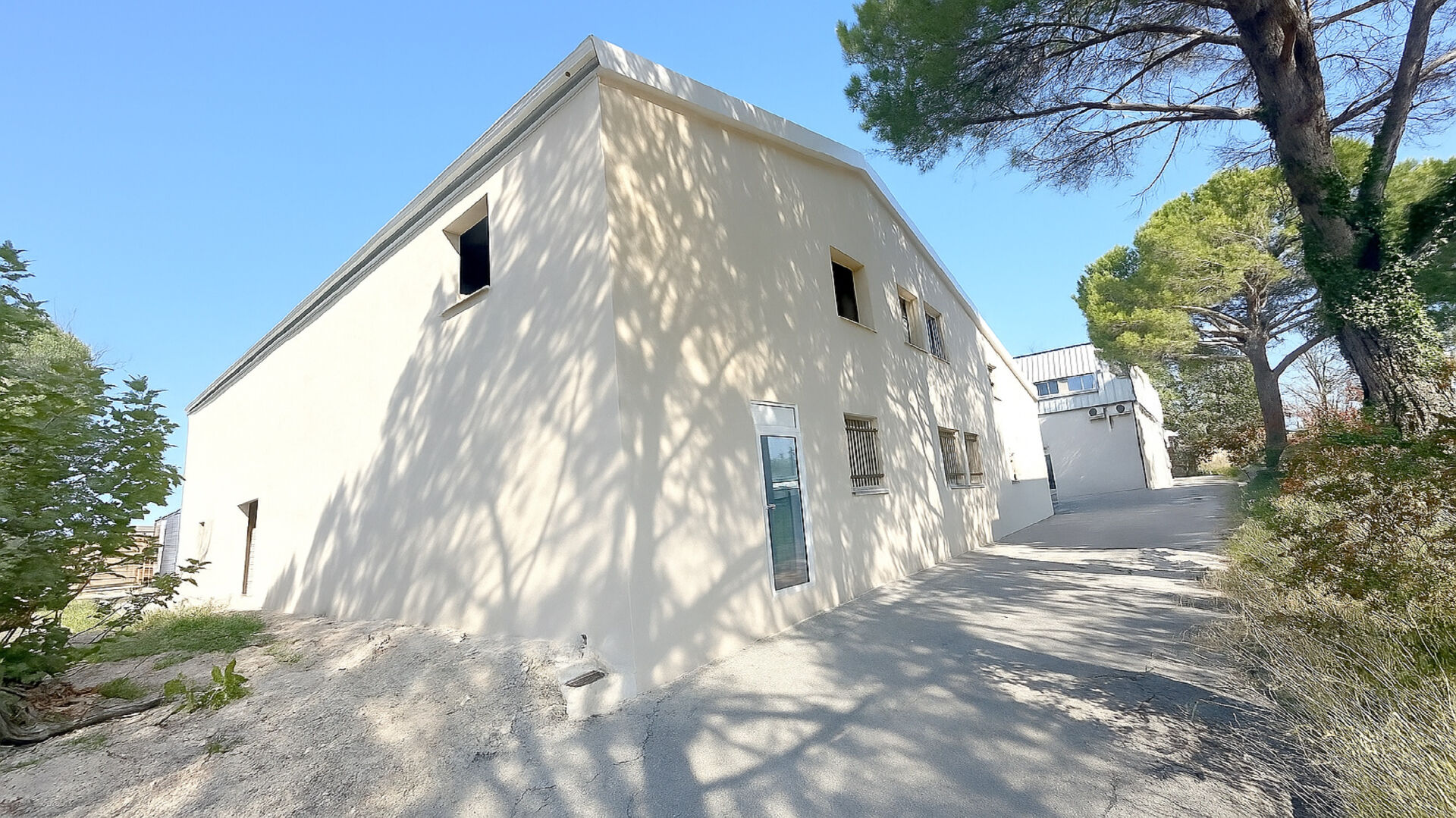 Studio nu à louer