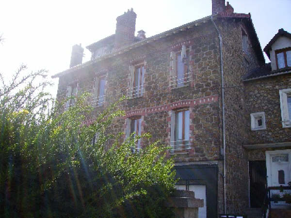 Studio nu à louer