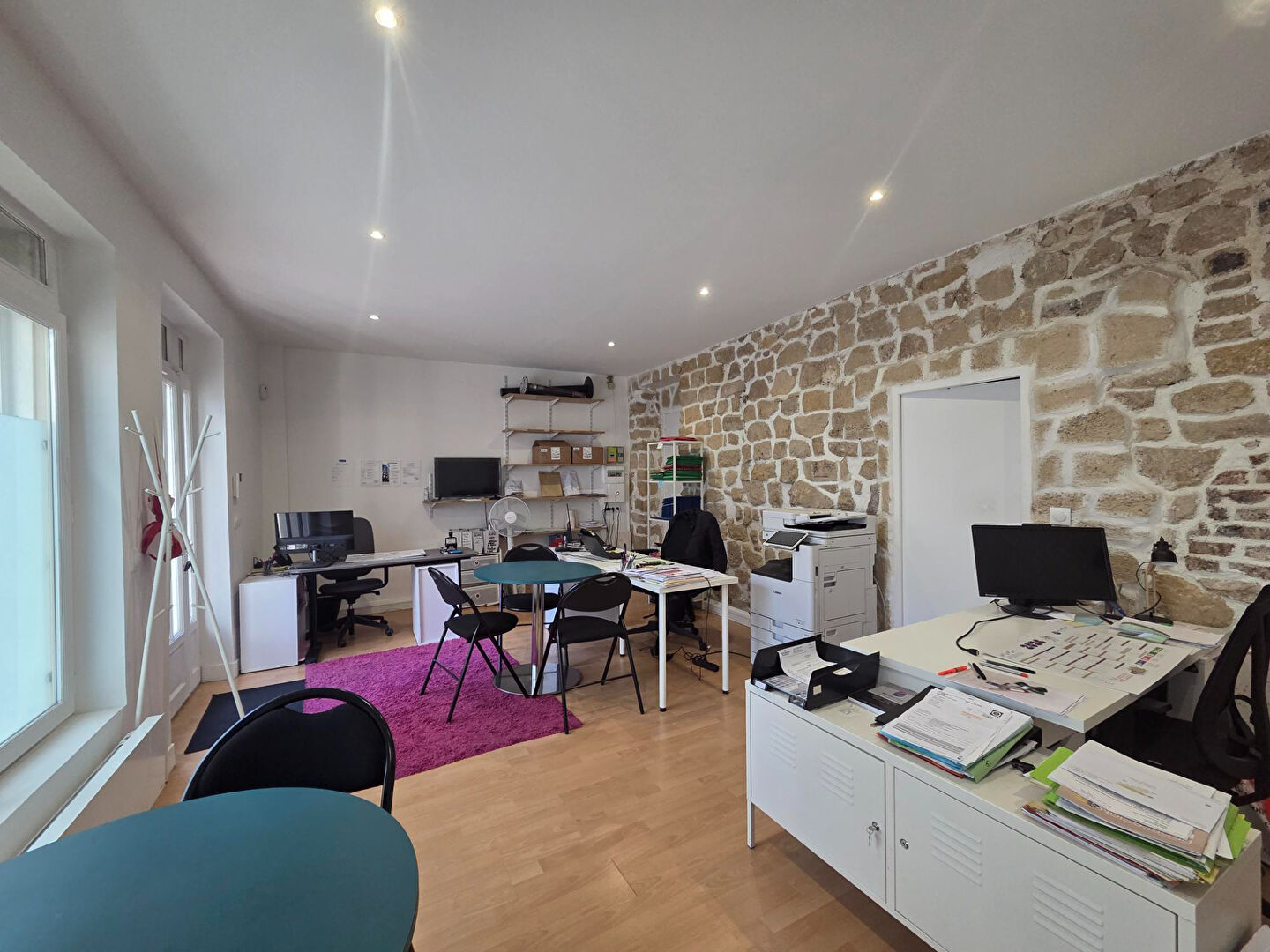 Studio nu à louer