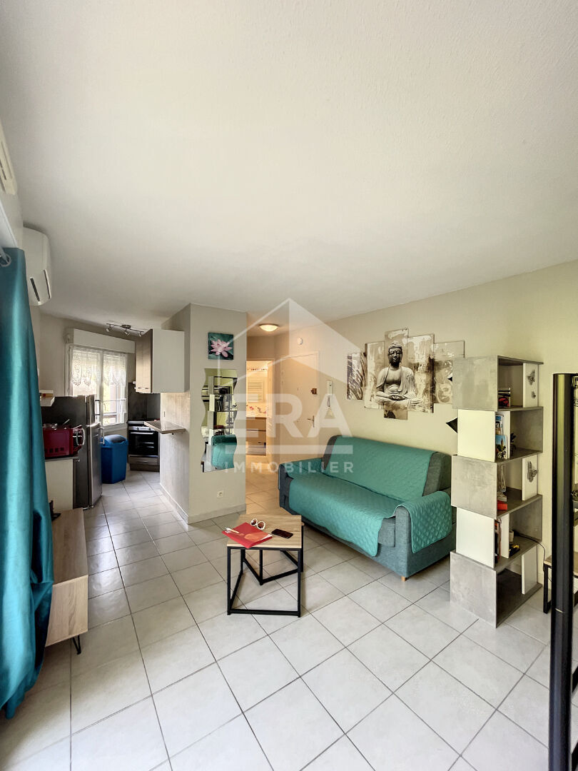 Studio nu à louer
