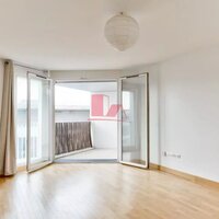 ISSY - Tram - T1/2 de 35 m² avec terrasse de 6m² au 9ème étage d