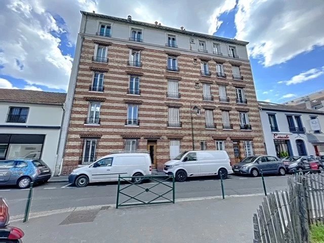Studio nu à louer