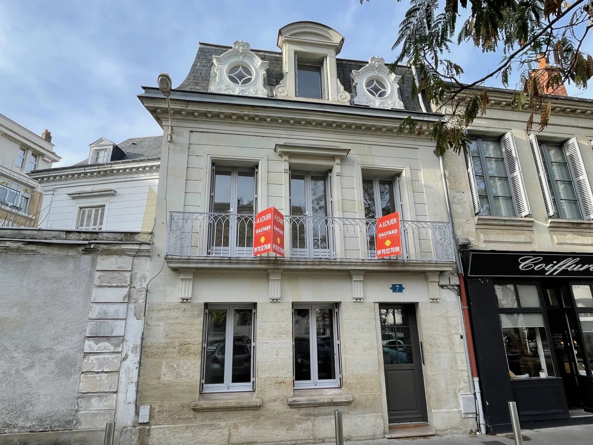 Studio nu à louer