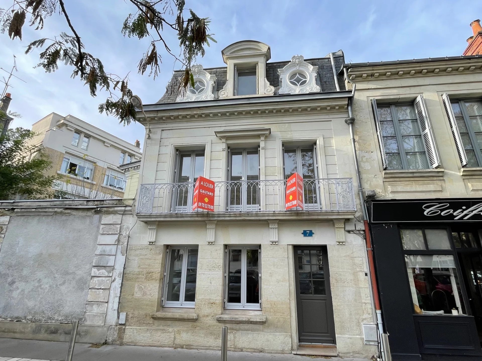 Studio nu à louer