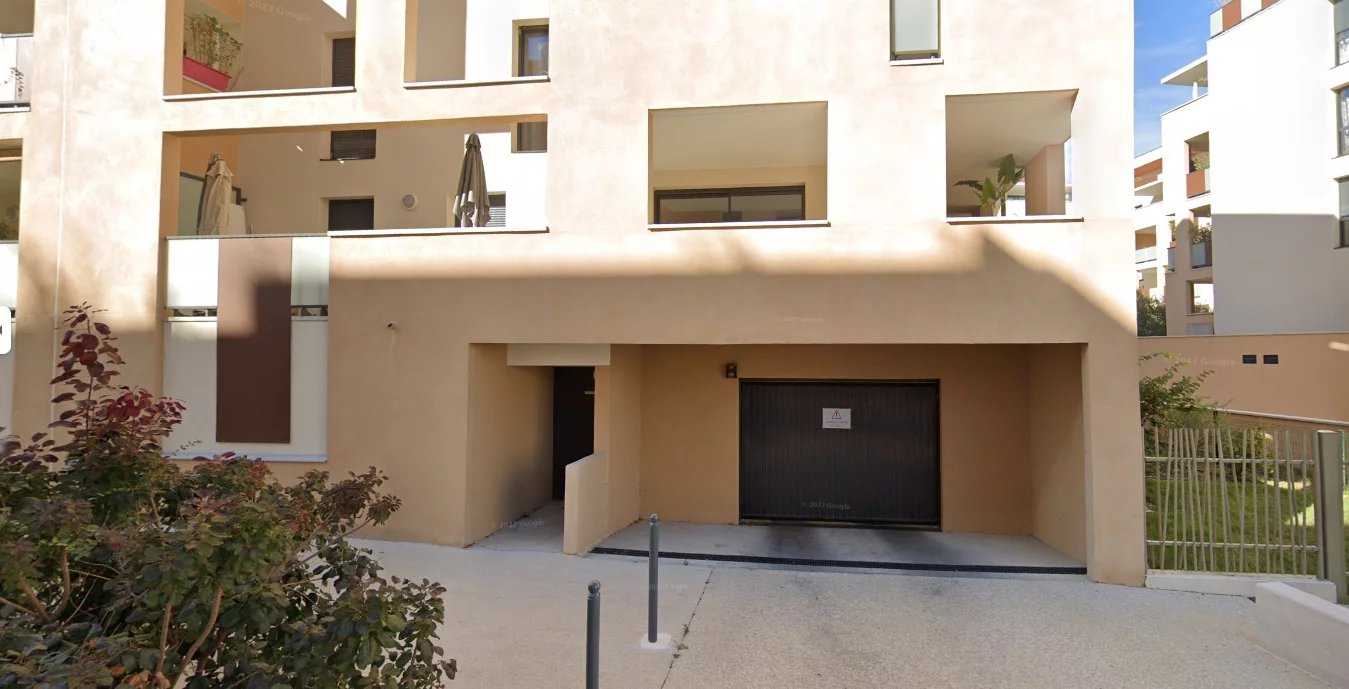 Studio nu à louer