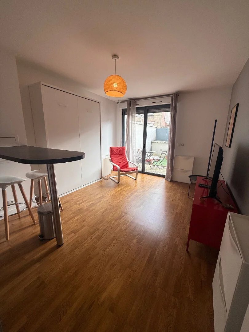 Studio nu à louer