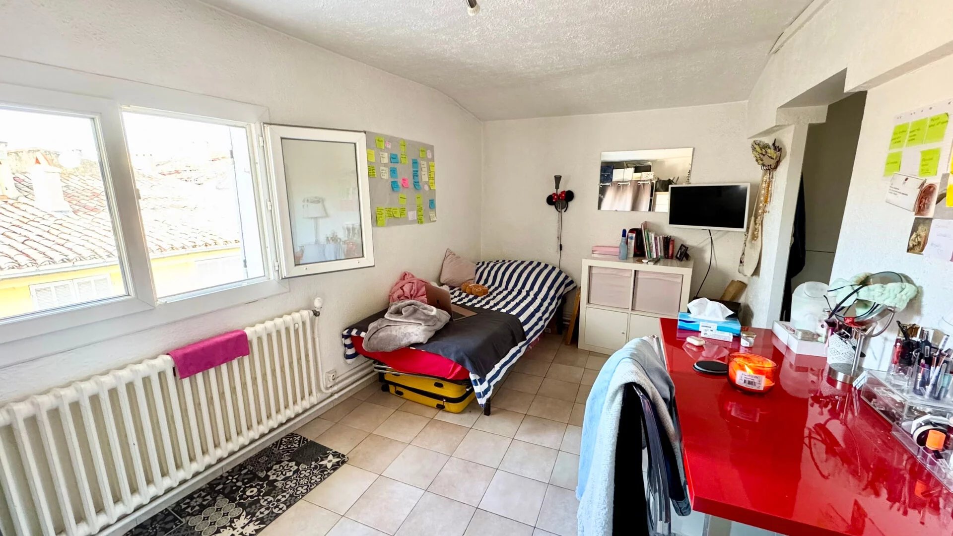 Studio nu à louer